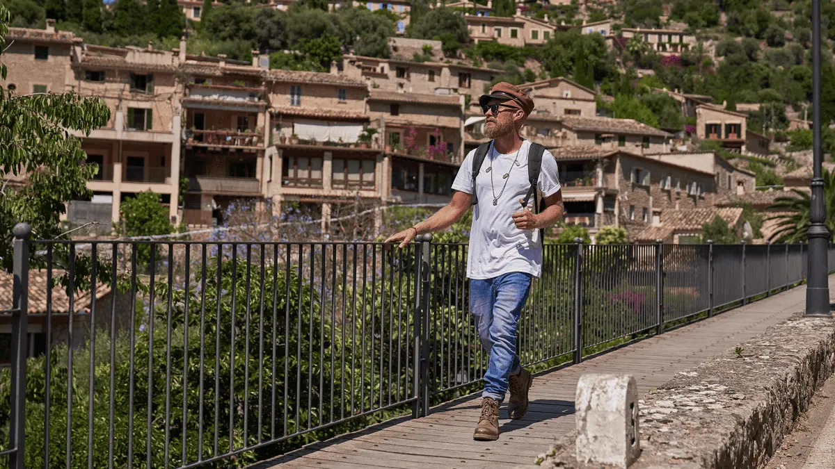 things to do palma mallorca — La Seu Cathedral and Palma bay at sunset